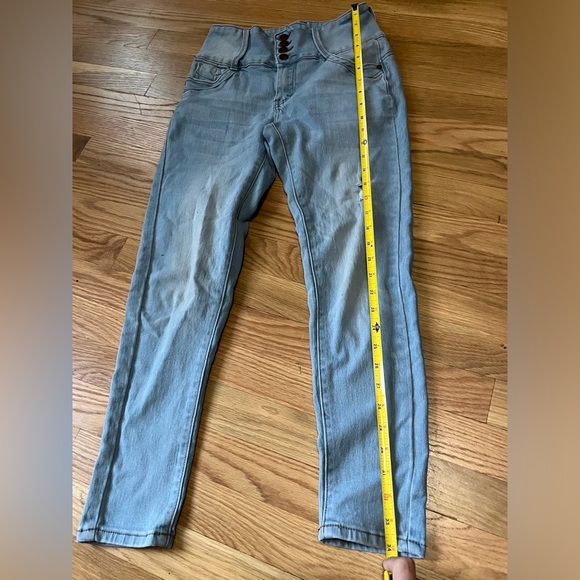 Always Friday high waisted jeans with a stretch. Super soft material. - Picture 4 of 9